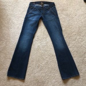 Lucky Brand Dungarees fit blue jeans